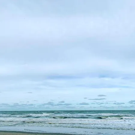 Lägenhet Near Sandy Beaches, Cleaning Included *